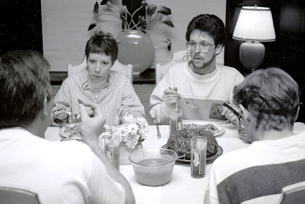 Kristi Pappas and Ed Hood dine with two unidentified people at Stephen's House.