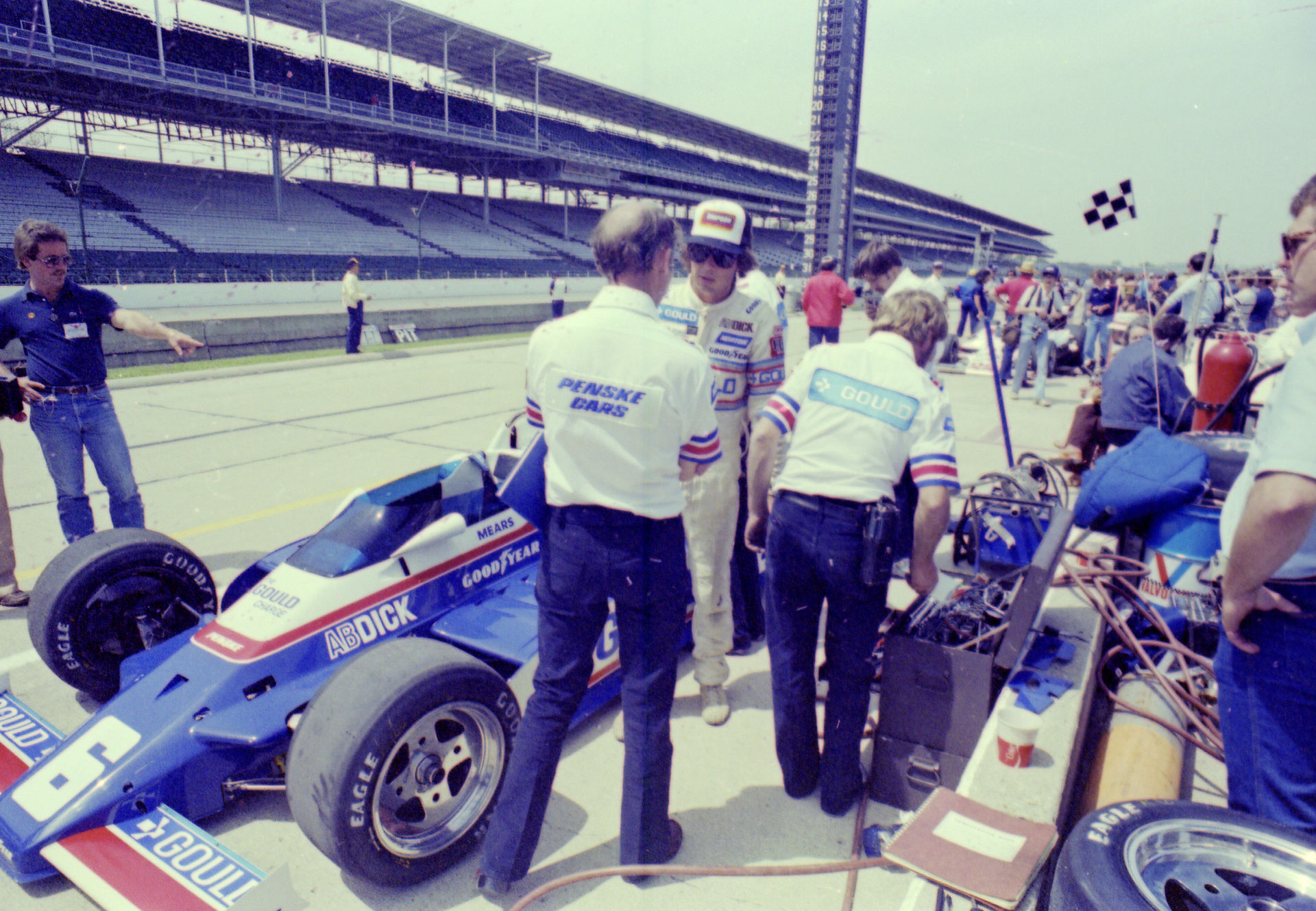 Before the 1981 race, Rick Mears talks to his pit crew. In 1991 he became the third four-time winner
